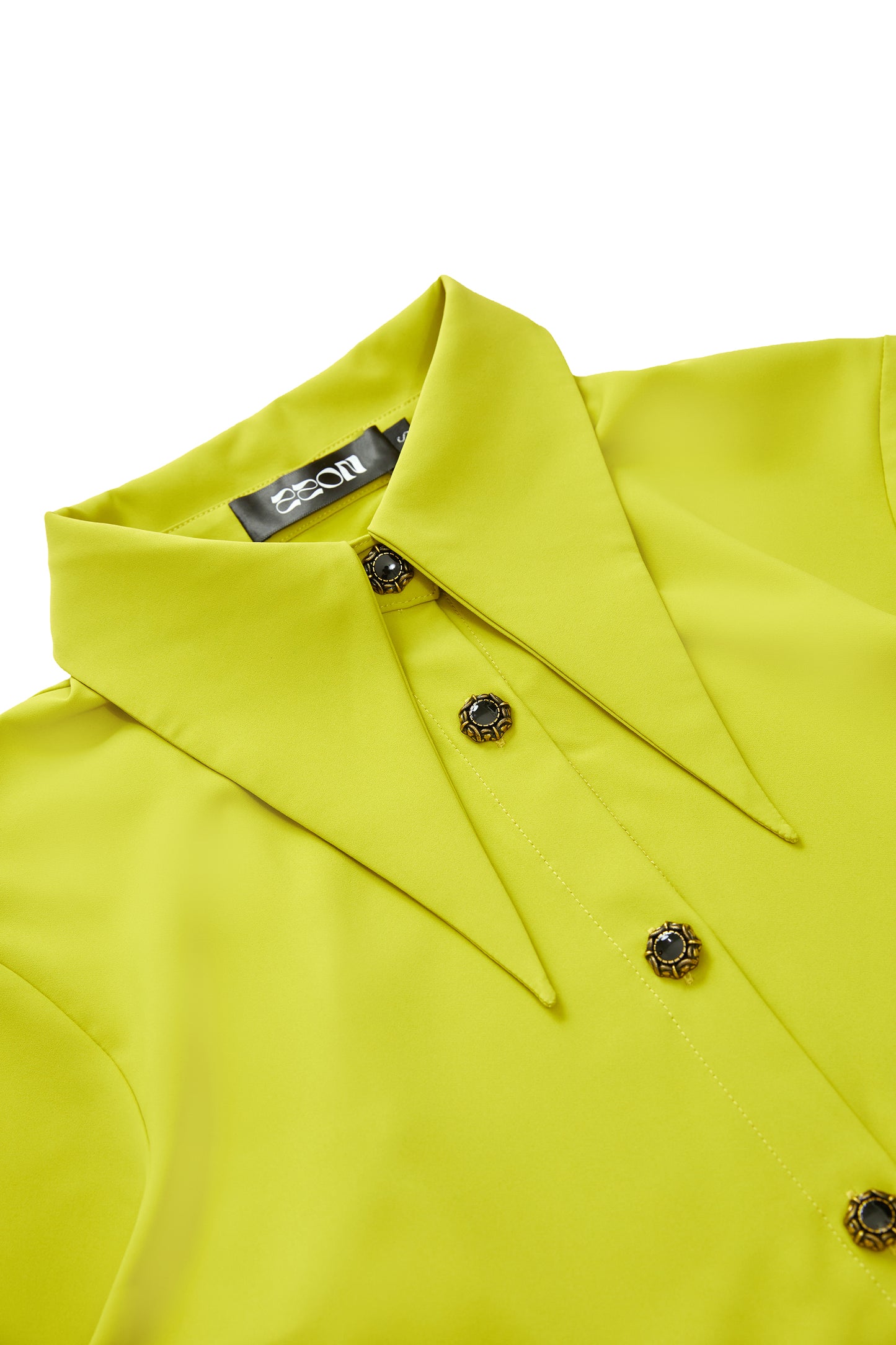 Special tailoring shirt with pointed collar and soft feel-grass green